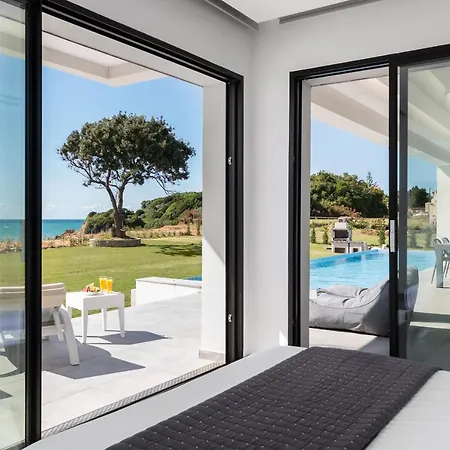 Seafront Nafsika - Private Heated Infinity Pool - Direct Access To The - Play Area * Halikounas