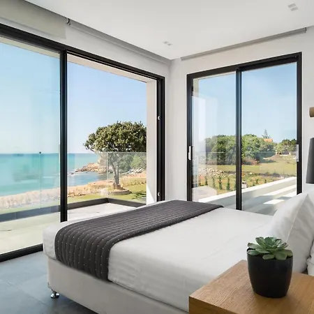 Seafront Nafsika - Private Heated Infinity Pool - Direct Access To The - Play Area * Halikounas